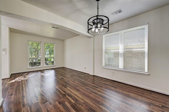 Foto del edificio - 15127 Trumpet Vine Ln