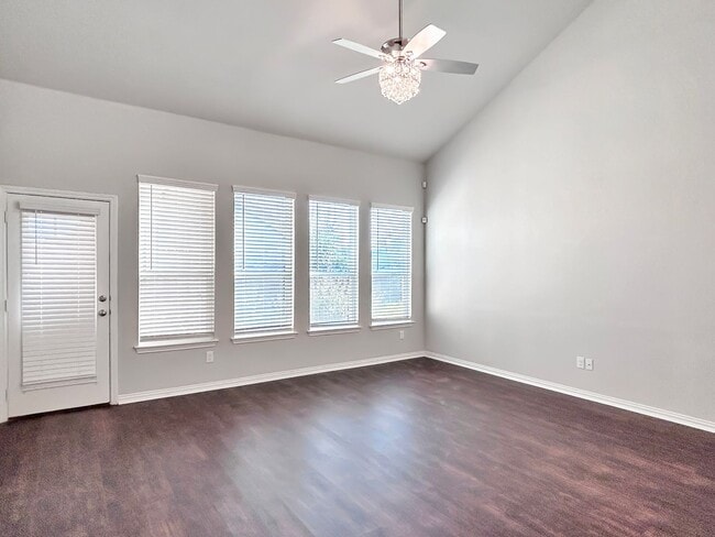 Foto del edificio - Schertz Stunner Near The Forum & Randolph AFB | Screened Porch + Game Room