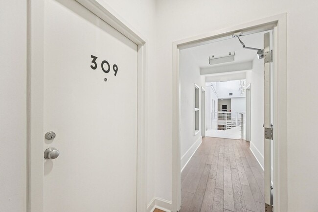 Building Photo - 692 N High St