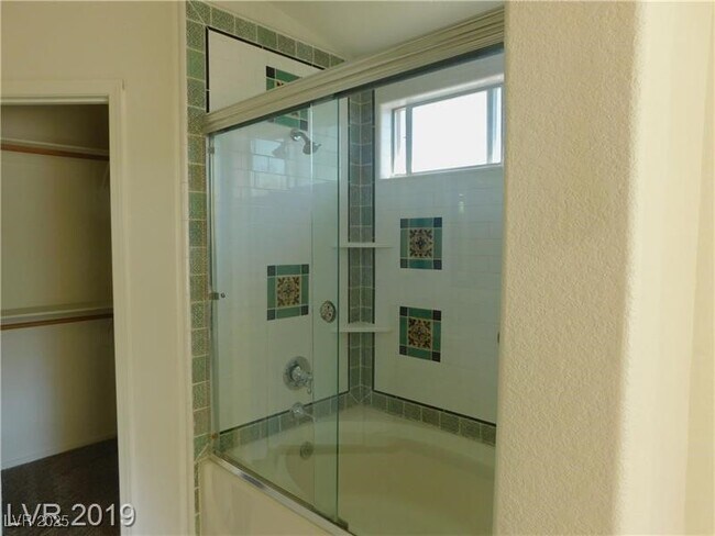 Foto del edificio - 628 Rolling Valley Way