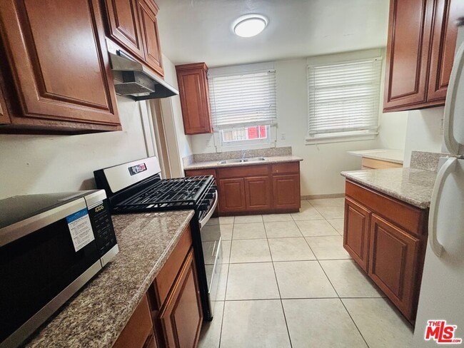 Building Photo - 1226 5th Ave