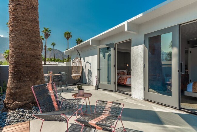 Building Photo - Retro Chic Oasis Saltwater Pool, Spa & Mnt...