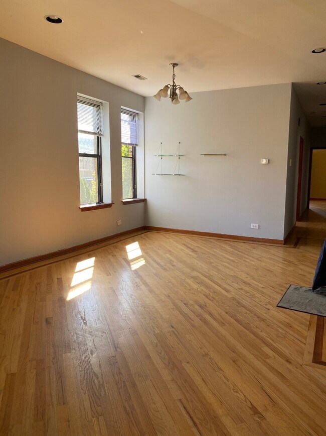 Foto del edificio - 1370 N Dean St