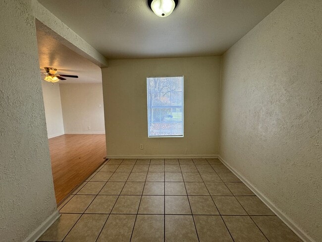 Building Photo - 812-812 Estelle Ave