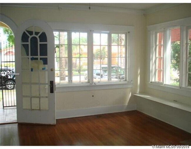 Building Photo - 2326 SW 16th Terrace