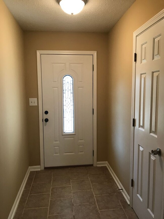 Building Photo - 3 Bedroom Home with Bonus Room For Rent!