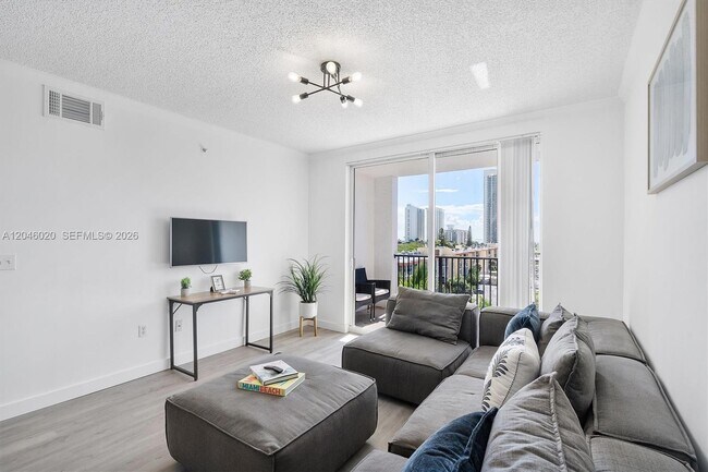 Foto del edificio - 17100 N Bay Rd