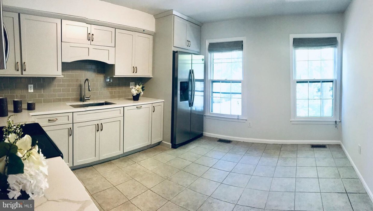 Primary Photo - 10111 Ebenshire Ct