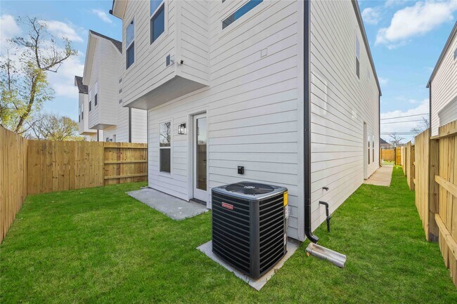 Foto del edificio - 1466 Ferguson Way