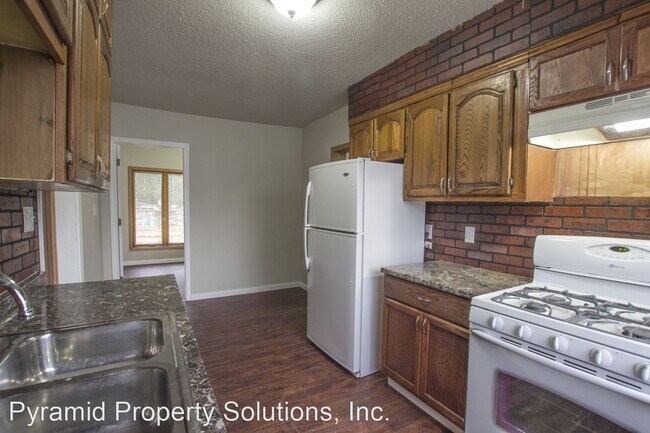 Building Photo - 3 br, 1.5 bath House - 3426 Thompson Ave