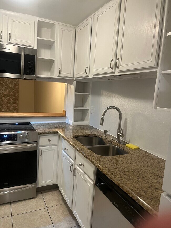 Foto del edificio - 2119 Caribbean Dr N