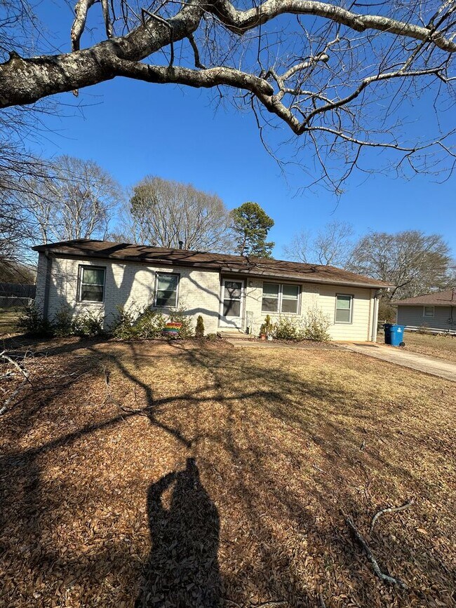 Foto del edificio - 4 Bedroom house on the East-side, Move-in August 10th 2026