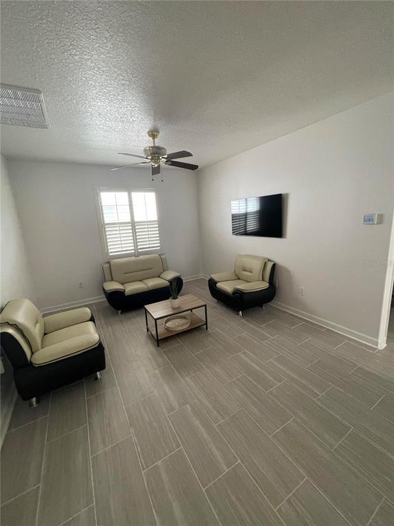 Foto del edificio - 6220 S Foster Ave