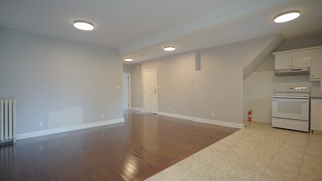 Building Photo - 128 Grenadier Rd