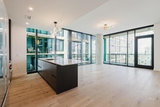 Building Photo - 610 Davis St