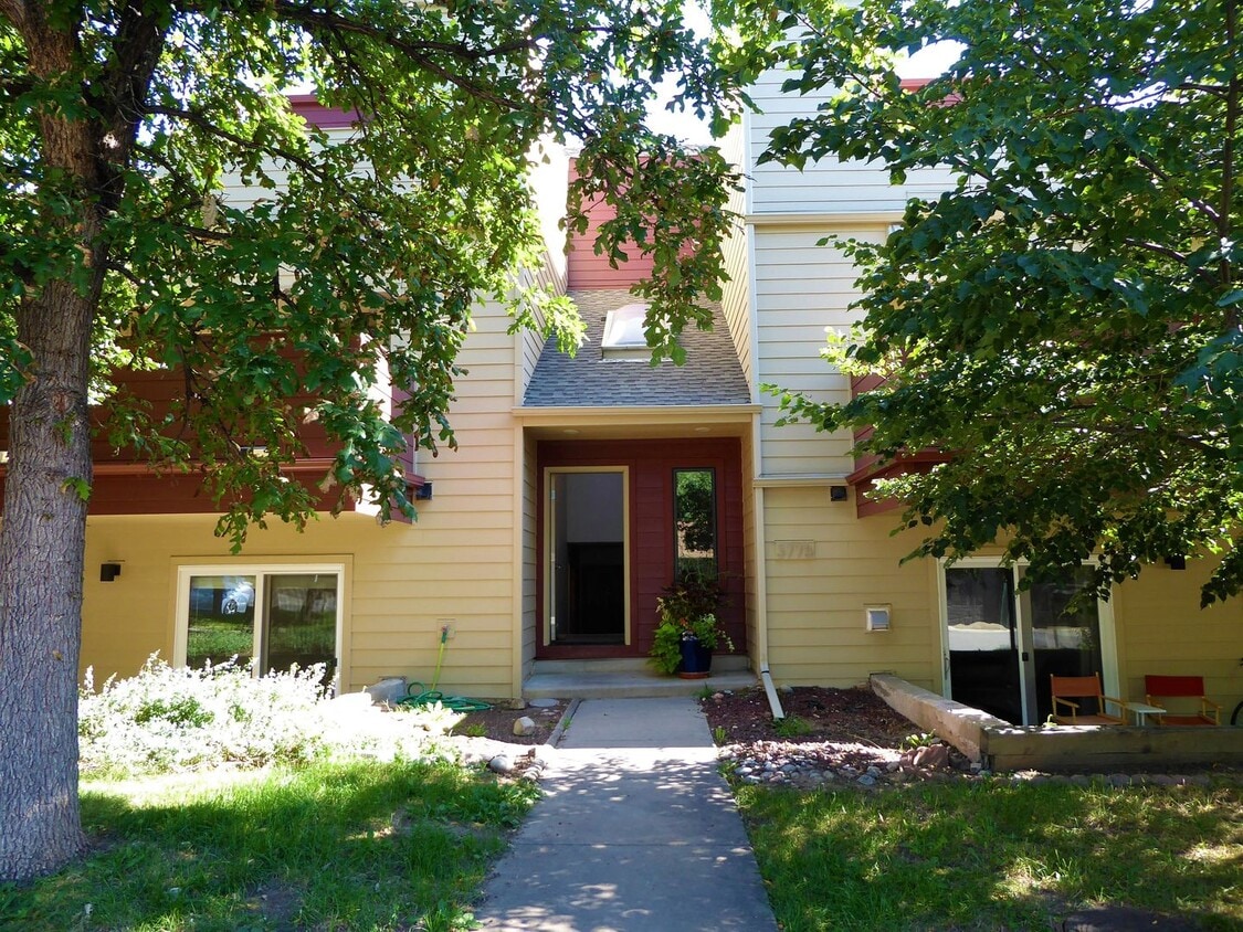 Primary Photo - Quiet Building for Rent in a Nice Boulder ...