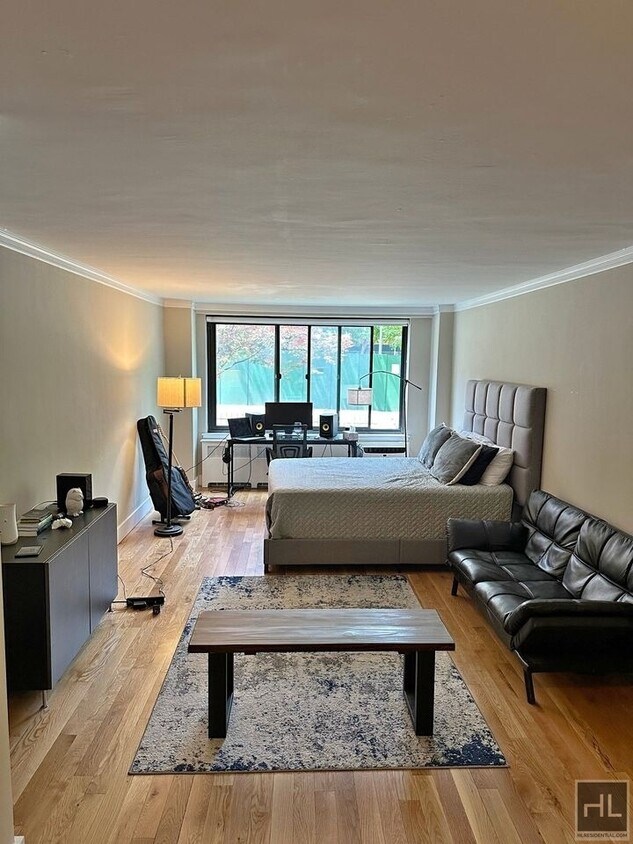 Primary Photo - Bright & Extra Large Studio in Doorman/Ele...