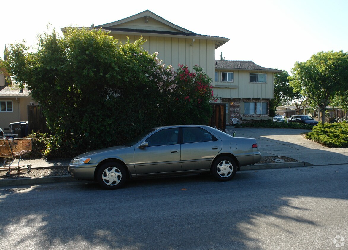 Building Photo - 1390 Kingfisher Way