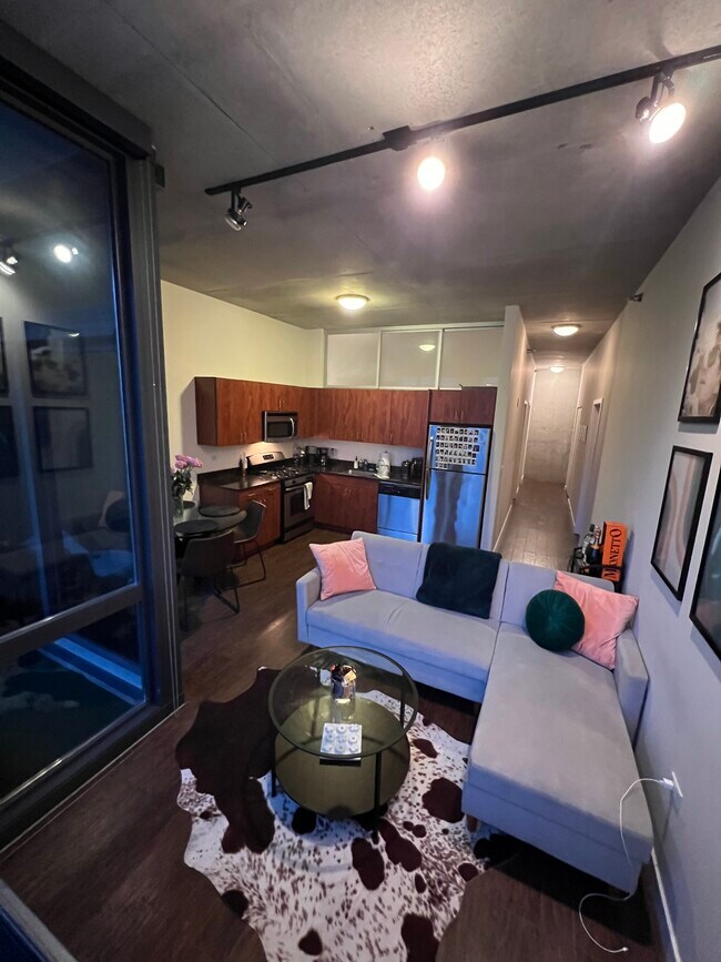 Foto del edificio - 235 W Van Buren St