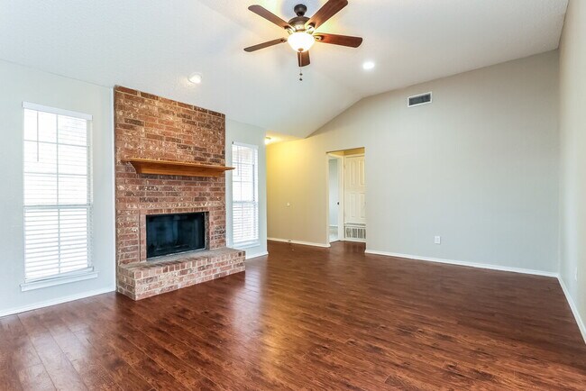 Building Photo - 3724 Clear Brook Cir