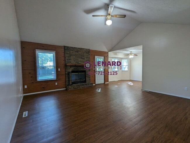 Building Photo - Spacious 3 Bedroom Home!