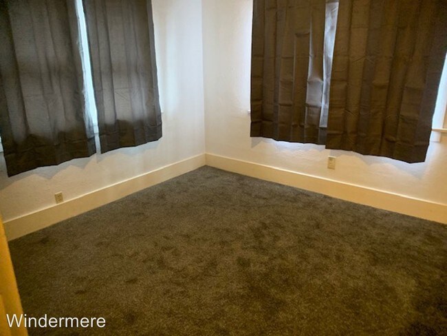 Building Photo - 4 br, 1.5 bath House - 635 SE Side Street