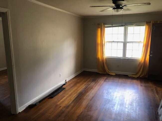 Foto del edificio - DUPLEX - 217B Rankin Blvd