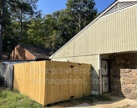 Building Photo - 1353 Garden Rd