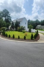 Building Photo - 837 Shackleton Rd
