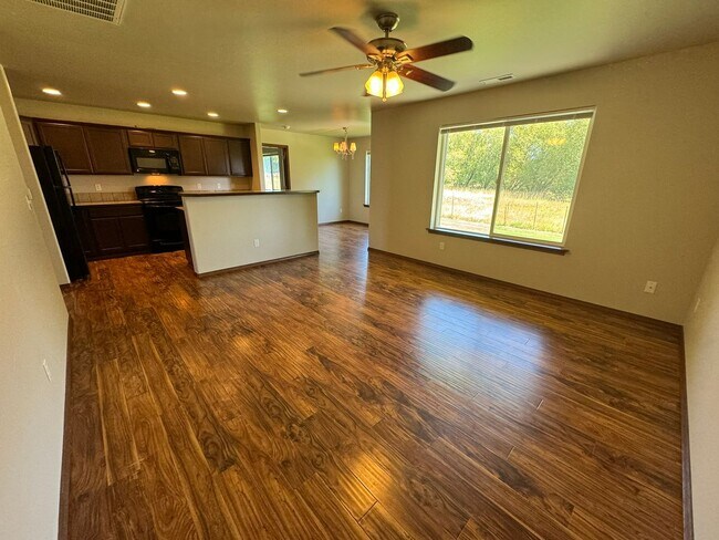 Building Photo - 3 Bed, 2 Bath Home for Rent Now! $500.00 B...