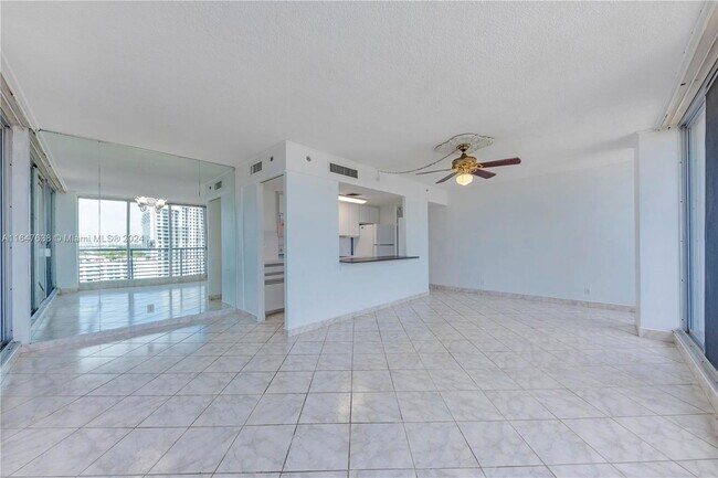 Foto del edificio - 1720 Harrison St