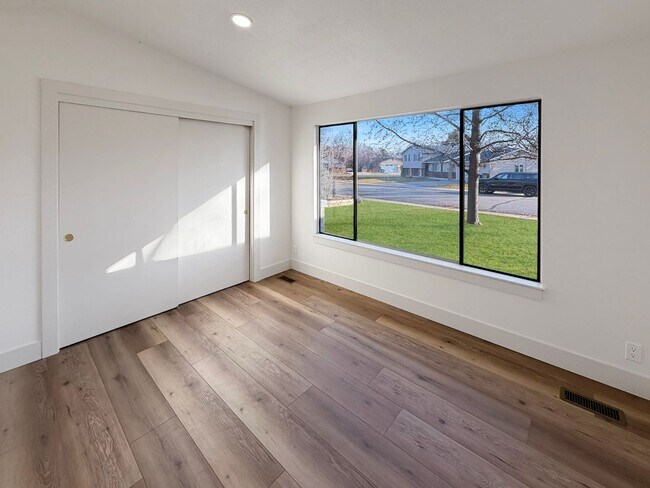 Foto del edificio - Renovated 4BR/2BA Boise Home – Modern Kitchen, Vaulted Ceilings & Fenced Backyard, Minutes to BSU...