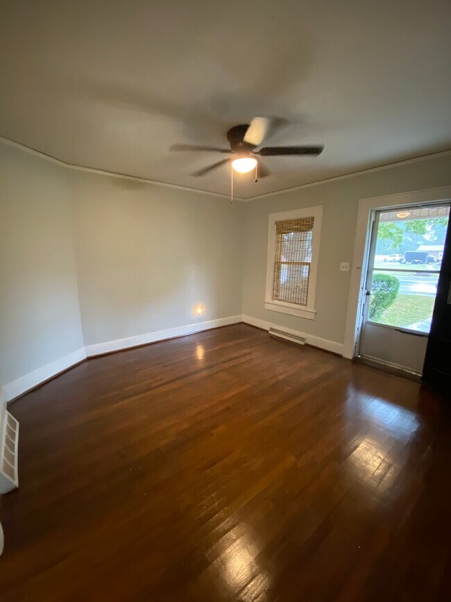 Foto del edificio - 2325 Spring Garden St