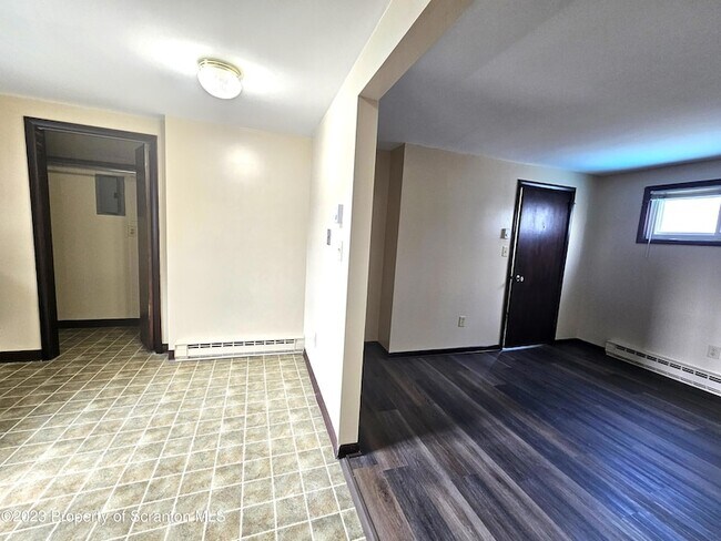 Foto del edificio - 526 Hughes Ct