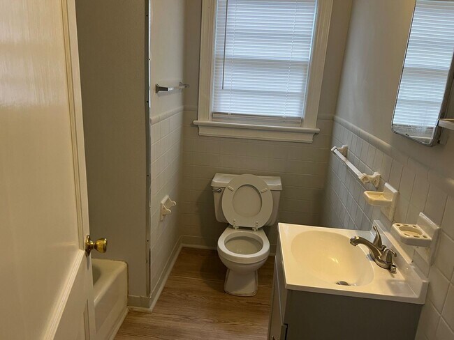Foto del edificio - 2 Bedroom Home on Nashville Road