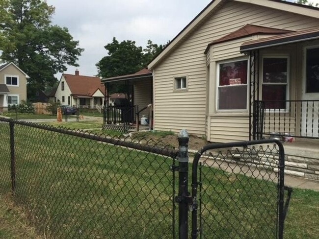 Building Photo - 2 Bedroom Home In Hazel Park