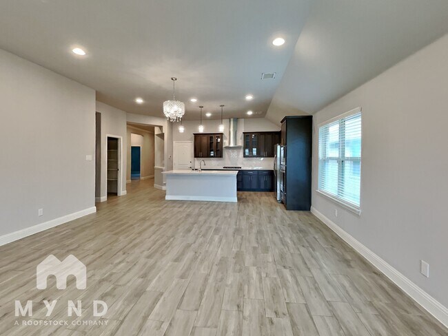 Building Photo - 552 Bradley Dr