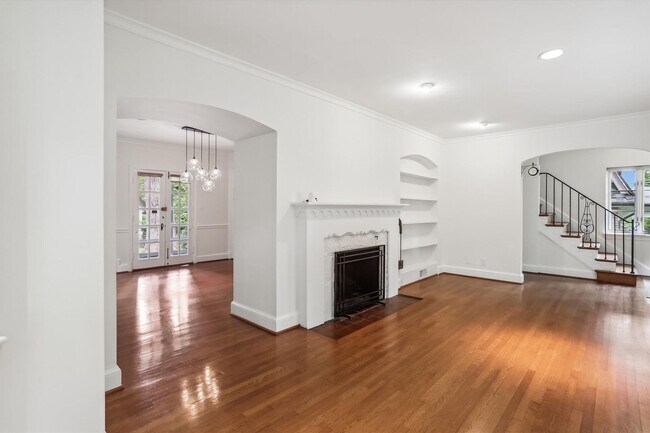 Foto del edificio - Awesome 4BR, 3.5BA Close in Chevy Chase Ho...