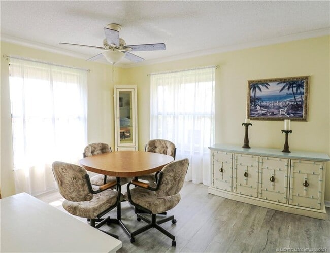 Foto del edificio - 451 SW South River Dr