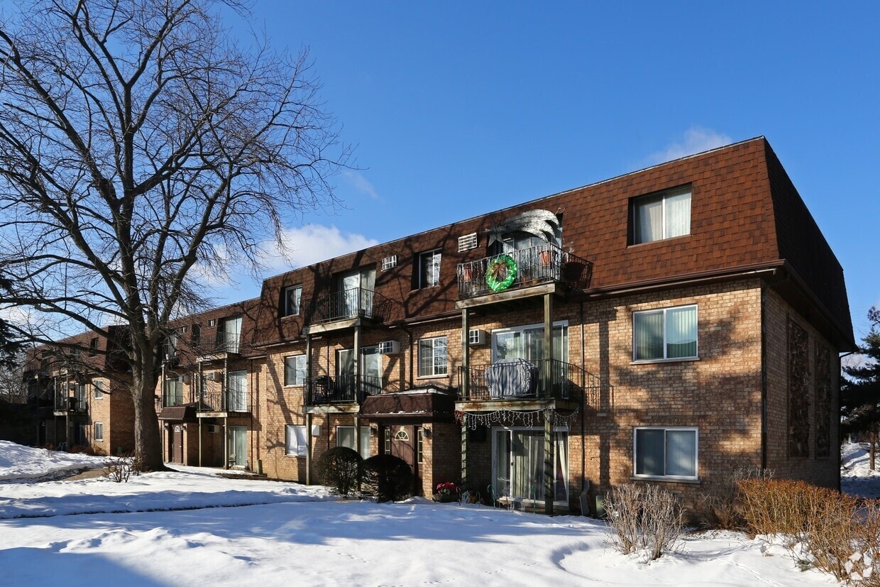 Building Photo - 99-123 E Dundee Rd