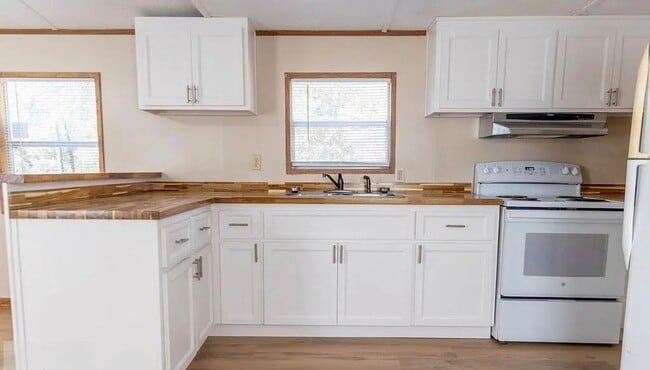 Building Photo - 2 Bed/1 Bath Mobile Home