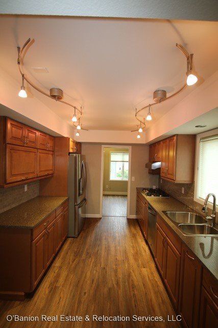 Building Photo - 3 br, 2.5 bath House - 2008 Parkview Circle