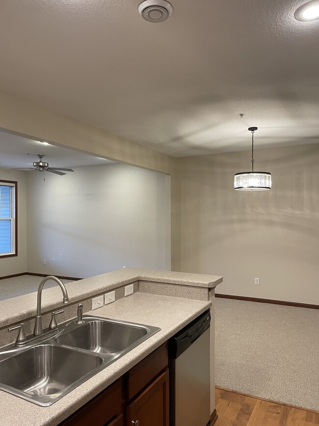 Building Photo - 1652 White Pine Way