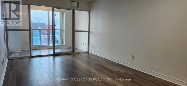 Photo du bâtiment - 50 Town Centre Court