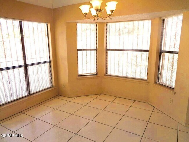 Foto del edificio - 8520 Saratoga Dr