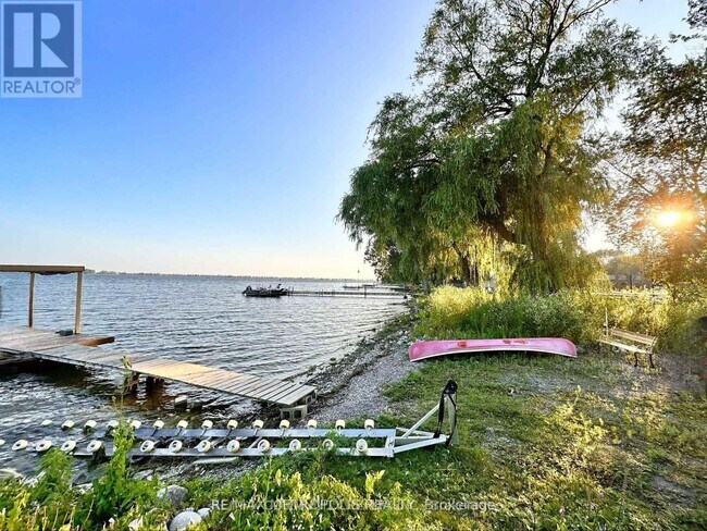 Photo du bâtiment - 498 Hiscock Shores Rd