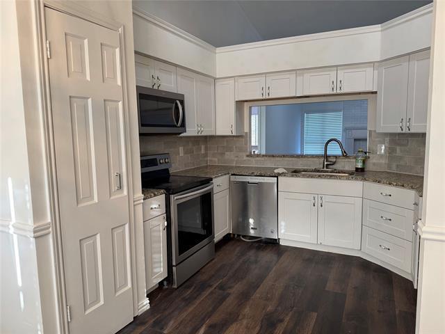 Foto del edificio - 2329 Jamaica Pl