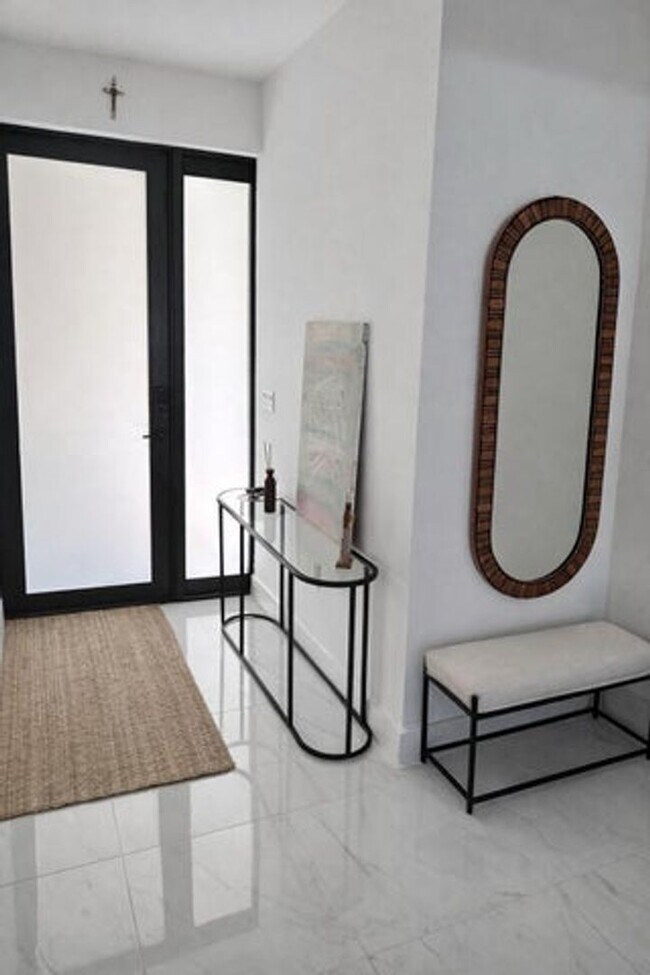 Foto del edificio - 4189 N Oak Pl