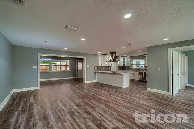 Foto del edificio - 1498 Hunt Ln