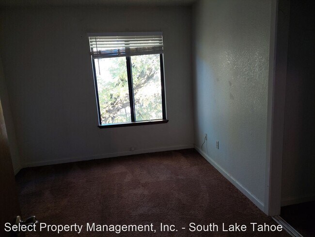 Building Photo - 4 br, 2 bath House - 736 Lassen Dr